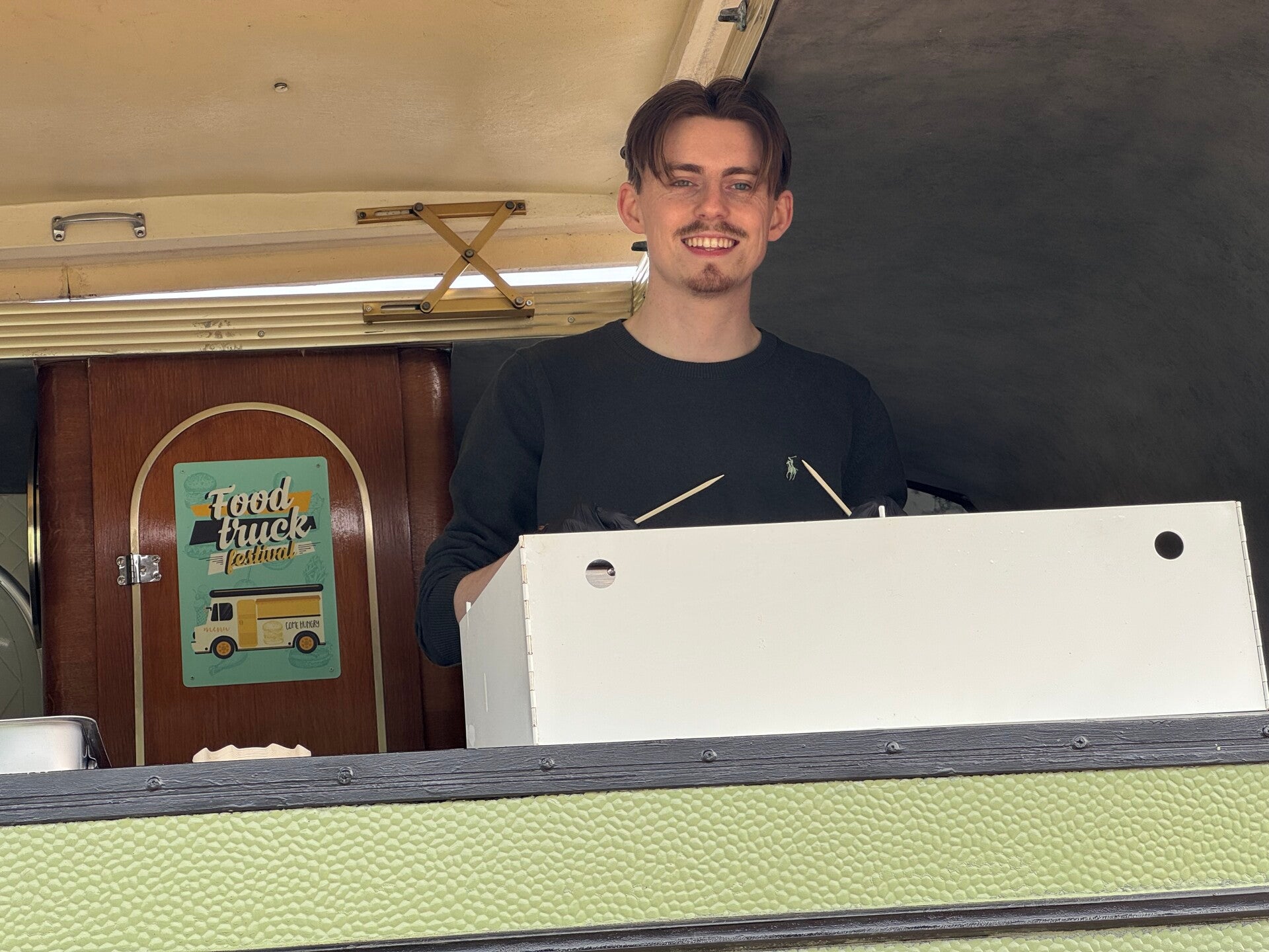 De eigenaar van De Poffertjes Caravan